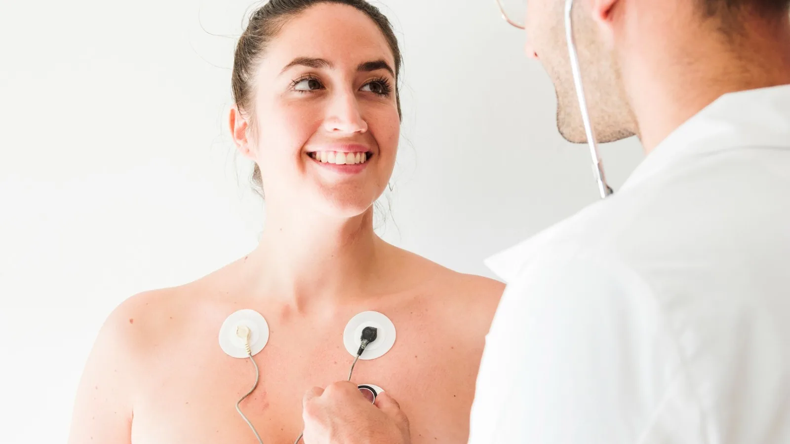 ¿Qué médico trata dolor en el pecho?